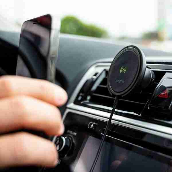 Soporte para auto Snap+ Wireless Vent Mount con cargador inalámbrico y MagSafe Mophie