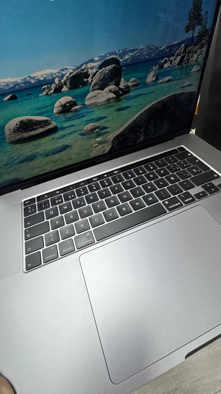 Macbook Pro 16 Intel i7 16gb RAM 512gb Disco Duro USADO